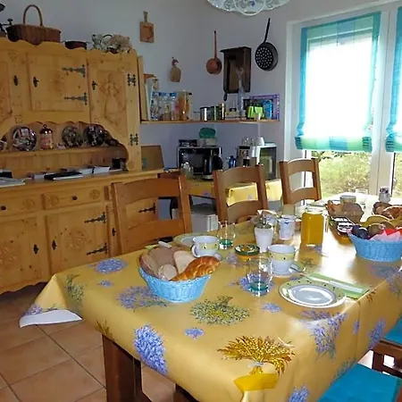 Les Acacias 3*